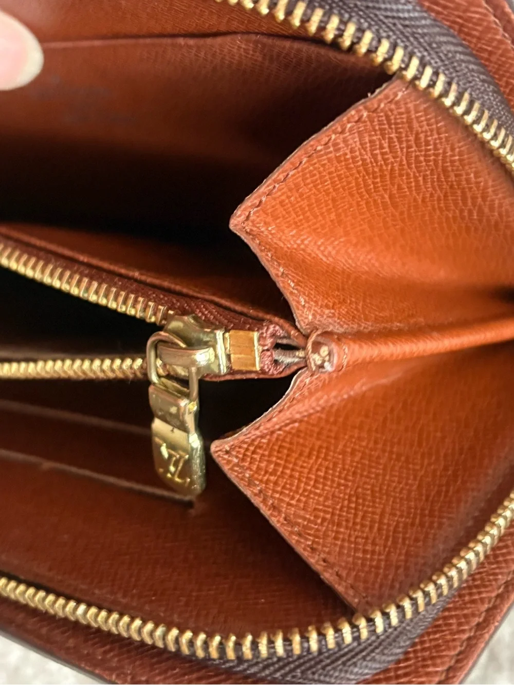 Auth LOUIS VUITTON monogram zipper wallet